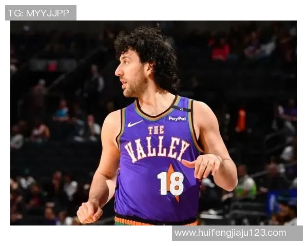 太阳赛场细节引发热议 球员小动作成焦点引发舆论讨论 太阳赛场细节引发热议 球员小动作成焦点引发舆论讨论